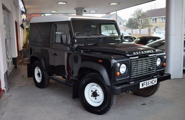 LAND ROVER DEFENDER 90 2.2 D HARD TOP